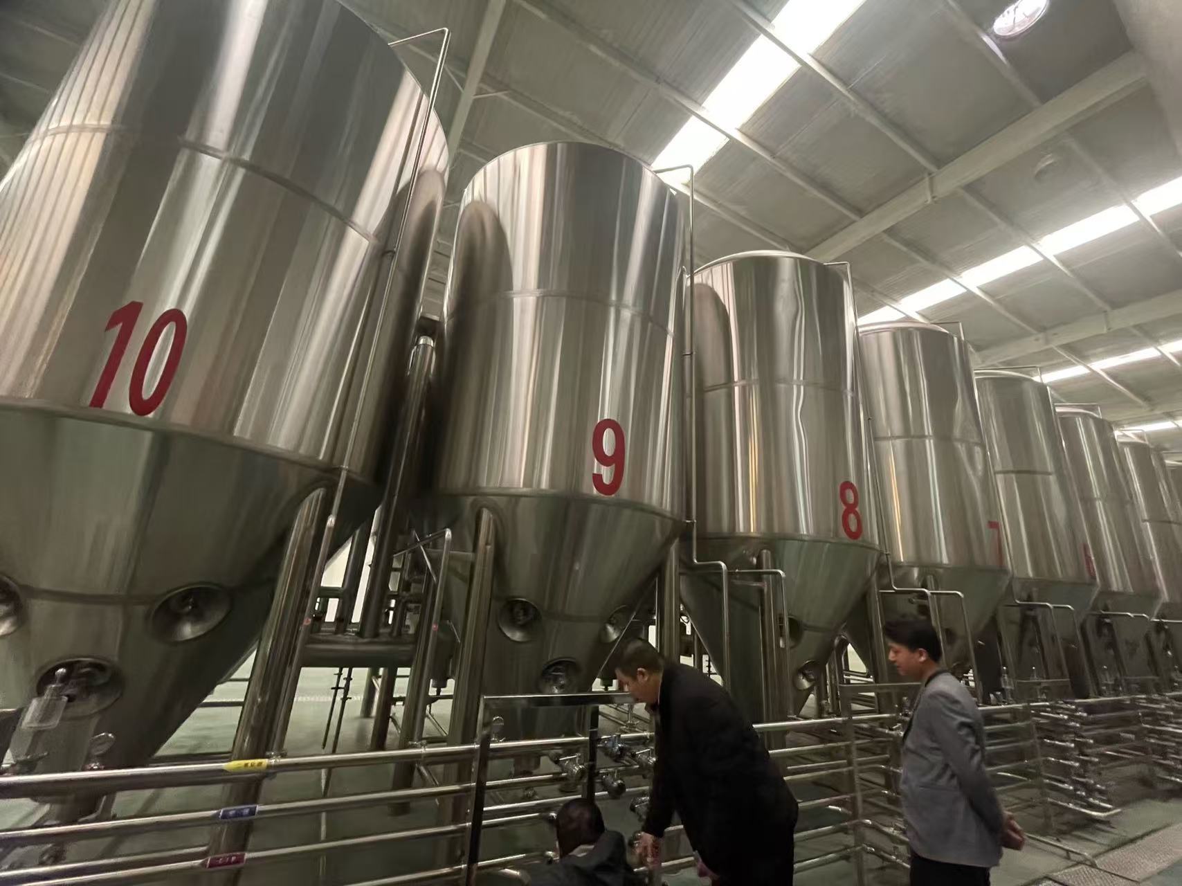 宝兴精酿啤酒设备厂—平面布置、设备设计、制造、调试、培训等一条龙服务